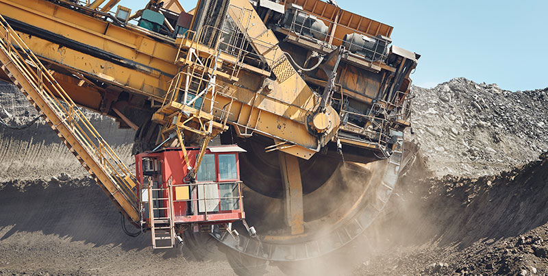 O STF declarou a inconstitucionalidade de lei do Estado do Mato Grosso que instituiu taxa de fiscalização sobre atividade mineradora no Estado.